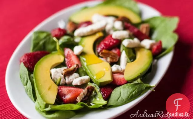Salade D'Épinards Aux Fraises À L'Avocat Et Vinaigrette Au Champagne