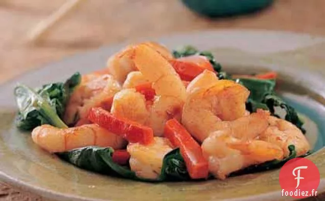 Crevettes Épicées De Singapour Sur Épinards