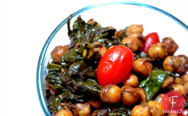 Épinards De Pois Chiches Au Curry Et Tomates Sucrées