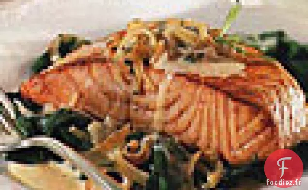 Saumon poêlé sur des Bébés Épinards