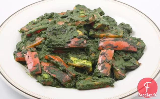 Fromage Indien et Poivrons Rouges dans une Sauce aux Épinards Parfumée