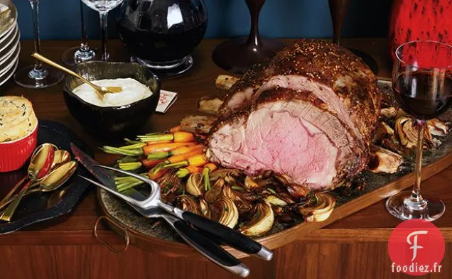 Rôti de Côte de Bœuf en Croûte de Graines de Moutarde avec Oignons Balsamiques Rôtis