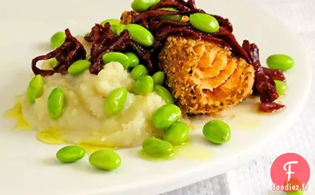 Saumon Épicé Aux Échalotes Braisées Au Vin, Purée D'Edamame Et de Sunchoke