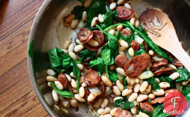 Haricots Blancs, Saucisses Et Petits Épinards Frais