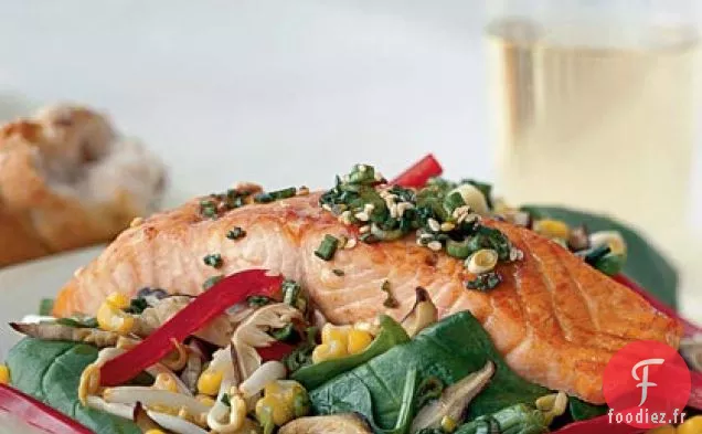 Salade de Saumon et Épinards Grésillante avec Vinaigrette de Soja