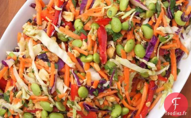 Salade de Chou Asiatique avec Vinaigrette aux Arachides au Gingembre