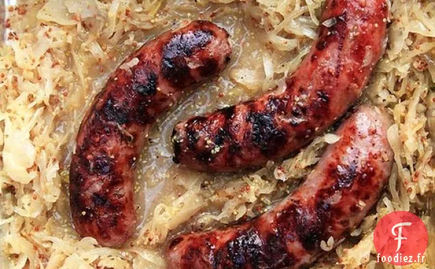 Bratwurst grillée à la Bière, à la Moutarde et à la Choucroute
