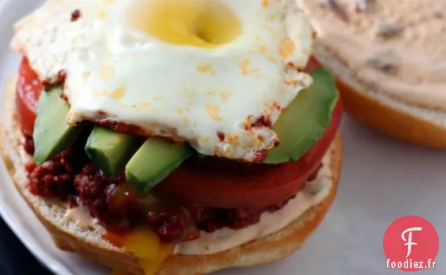 Cemitas au Chorizo, Avocat et Œuf avec Mayonnaise Chipotle