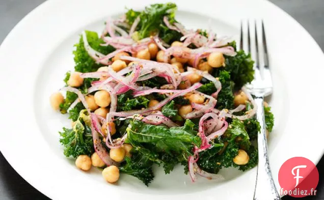 Salade de Chou Frisé Mariné et Pois Chiches Aux Oignons Sumac