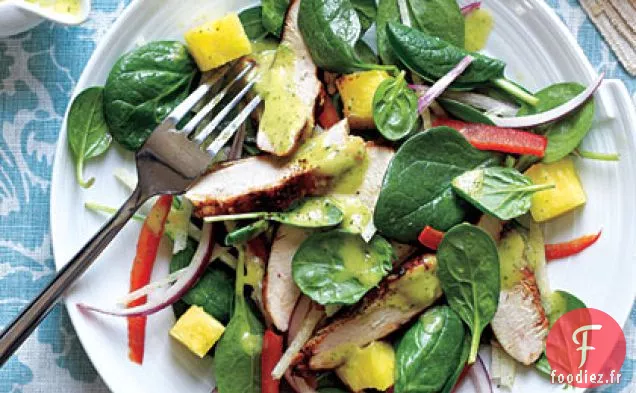 Salade de Poulet Grillé et Épinards avec Vinaigrette Épicée à l'Ananas