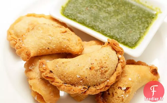 Empanadas de Pommes de Terre Fumées et Câpres avec Sauce à la Coriandre
