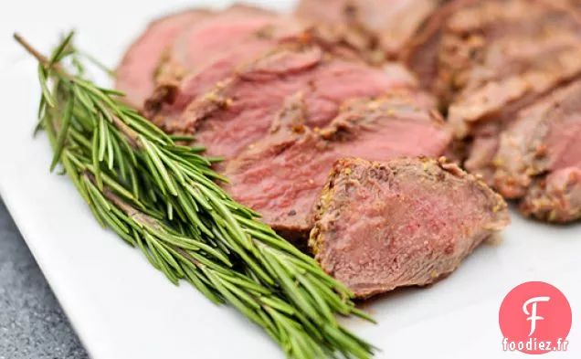 Gigot d'Agneau Grillé au Beurre avec Croûte de Romarin, d'ail et de Moutarde
