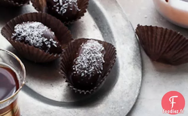 Dattes Farcies À La Noix De Coco Enrobées De Chocolat (Crues, Végétaliennes, Sans Gluten, Paléo)