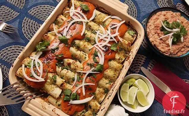 Enchiladas Végétaliennes aux Épinards et Hominy Avec Crème de Noix de Cajou Épicée