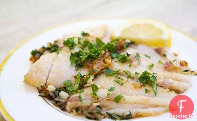 Sole Pétrale Sautée À La Sauce Au Beurre Aux Herbes