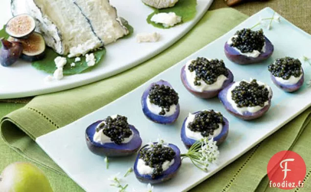 Pommes de Terre Violettes Garnies de Crème Sure et de Caviar