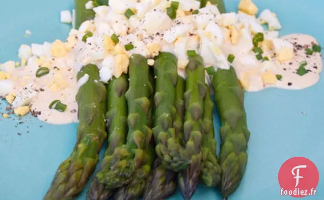 Salades Sérieuses: Asperges à la Sauce Moutarde de Dijon et Œuf Dur Haché