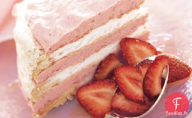 Torte de Vacherin Surgelée à la Crème de Rhubarbe et Fraises