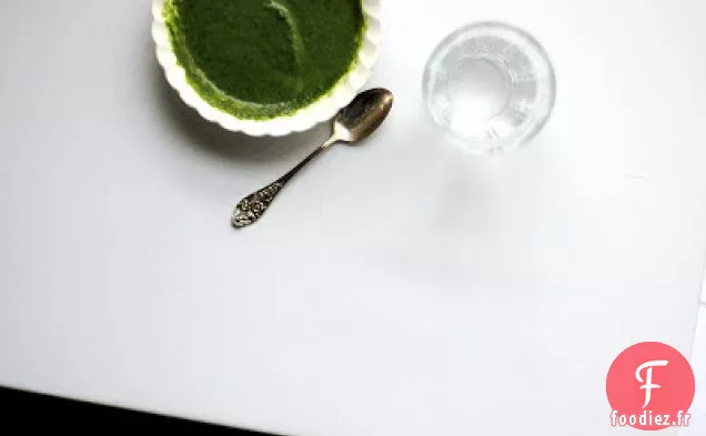 Soupe Aux Épinards Et À L'Ail Vert