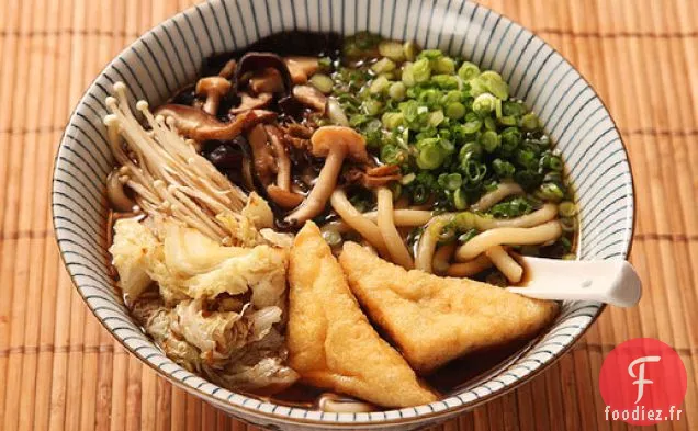 Udon Japonais avec Bouillon de Champignons-Soja avec Champignons Sautés et Chou (Végétalien)