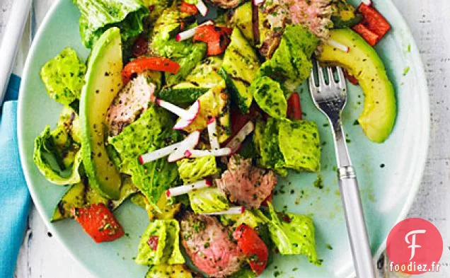 Salade de Steak Grillé et de Légumes avec Vinaigrette Chimichurri au Chipotle