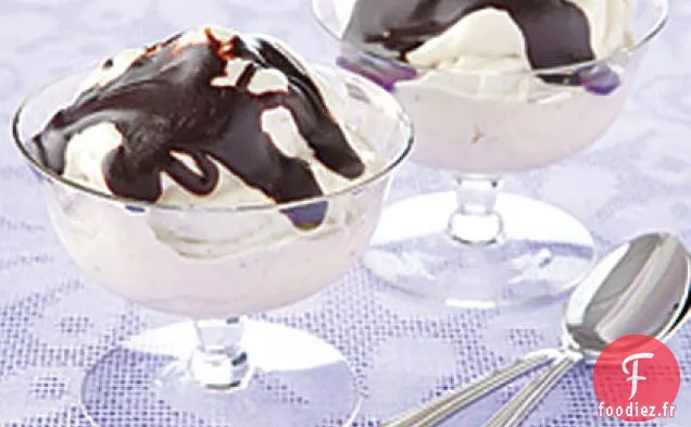 Crème Glacée à la Banane avec Sauce au Chocolat Chaud