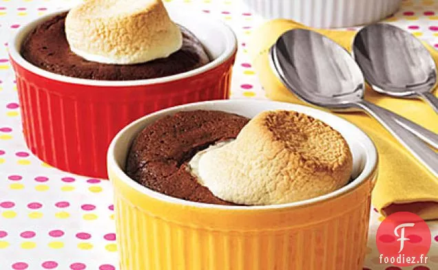 Gâteaux au Pouding Au Chocolat Garnis de Guimauve