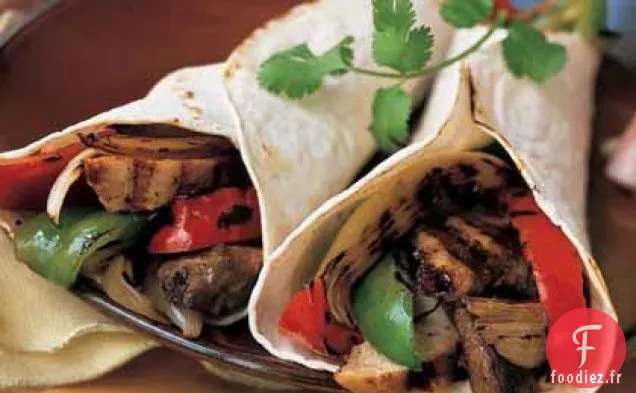Fajitas au Bœuf et au Poulet aux Poivrons et Oignons