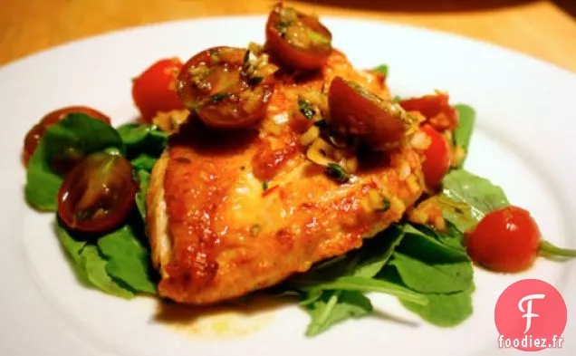 Dîner ce soir: Poulet Aplati à la Vinaigrette Tomate-Safran sur Roquette