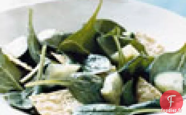 Salade d'Épinards avec Vinaigrette au Tamarin et Croûtons de Pappadam