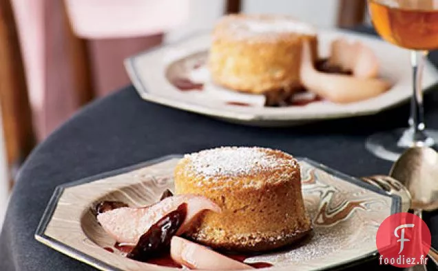 Soufflés aux Amandes Grillées Tombées, Poires Pochées et Pruneaux