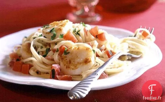Pétoncles Poêlés sur Linguine avec Sauce à la Crème de Tomates