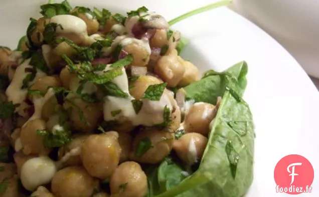 Salade De Pois Chiches Et Épinards Avec Vinaigrette Au Cumin Et Yogourt À l'Orange