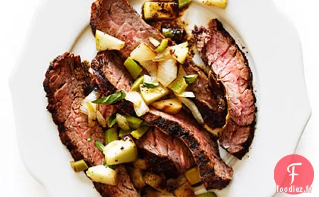 Steak de Jupe au Café et Ancho Chile avec Relish Vert Chili-Pomme
