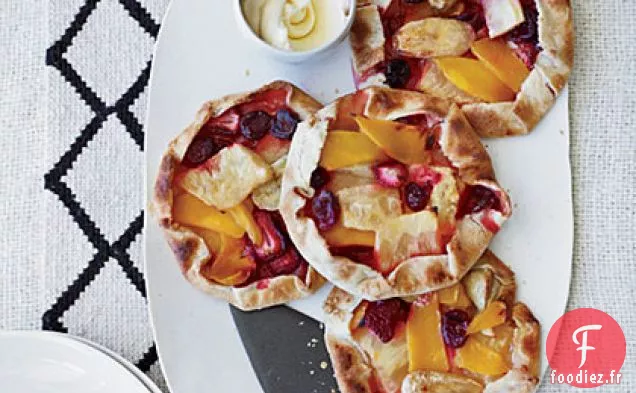 Tartes à l'Ananas, à la Mangue et aux Baies en Forme Libre