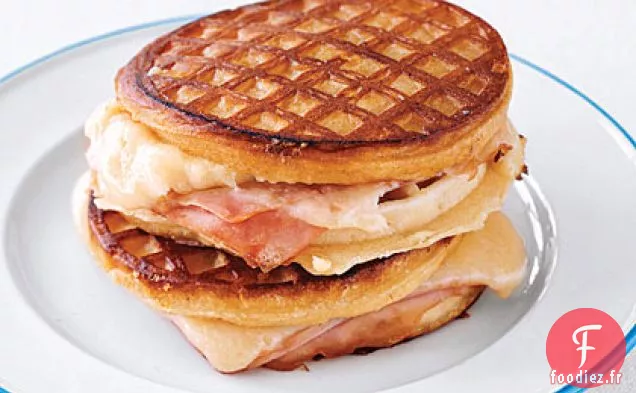 Sandwichs Gaufrés au Jambon Grillé et au Fromage