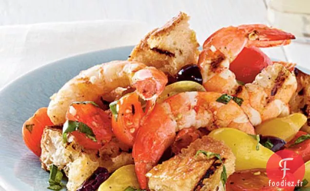 Salade de Panzanella aux Crevettes Grillées