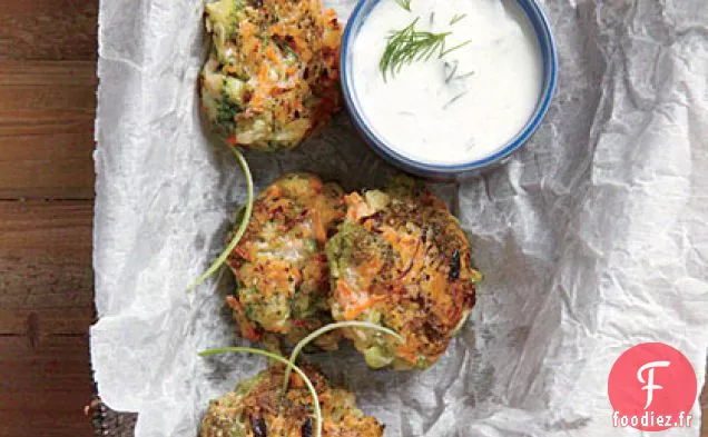 Beignets Croustillants de Brocoli et de Carottes avec Sauce au Yogourt et à l'aneth