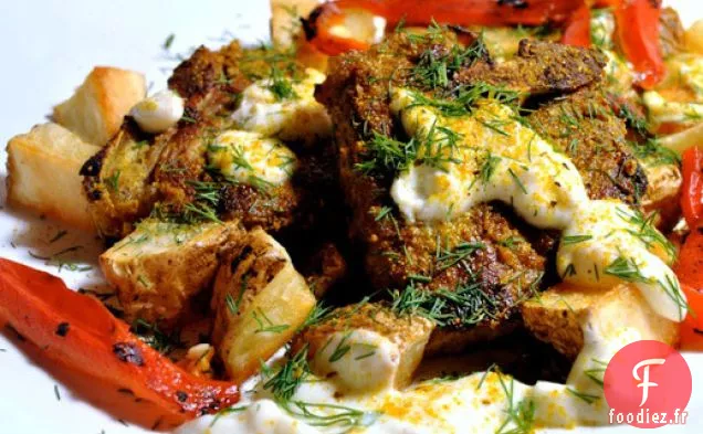 Côtelettes d'Agneau en Croûte de Vadouvan avec Sauce au Yogourt à l'Ail Grillé