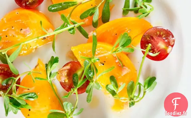Salade De Pourpier Aux Tomates Avec Vinaigrette Aux Pêches Blanches