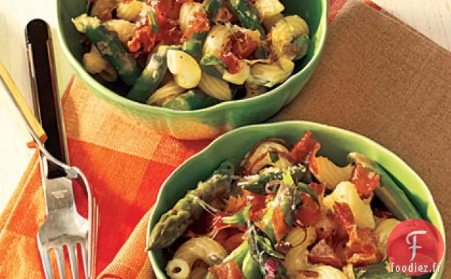 Salade de Pâtes au Poivre Noir avec Prosciutto, Asperges et Romano