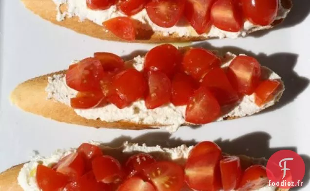 Français en un Éclair : Mini Tartines Boursin et Tomates