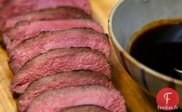 Longe De Chevreuil Frottée Aux Épices Rôtie Lentement