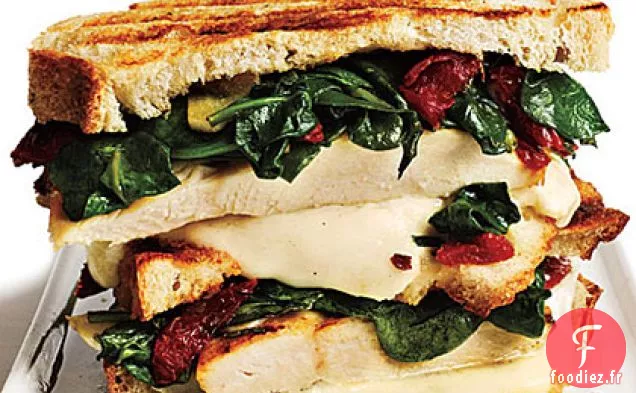 Panini au Poulet au Romarin avec Épinards et Tomates Séchées