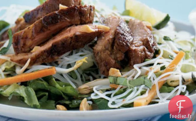Salade Vietnamienne de Nouilles au Porc Caramélisé et au Riz