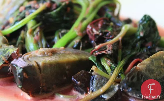 Légumes Verts Bouillis avec Des œufs de Canard en Conserve