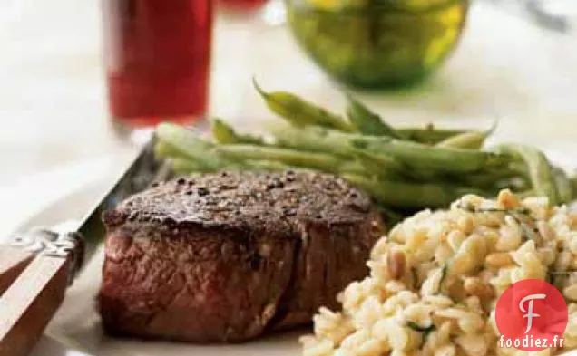 Filet Mignon en Croûte de Poivre et Jus de Porto