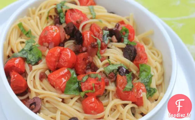 Linguine Avec Puttanesca De Tomates Rôties Au Four
