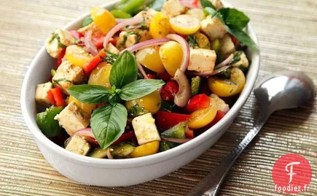 Salade Méditerranéenne Hachée aux Tomates, Poivrons, Feta et Basilic