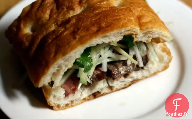 Dîner ce soir: Sandwich au Steak avec Concombre, Salade de Gingembre et Mayonnaise au Chili Noir